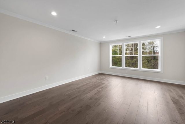 92 Cinnamon Dr, Upper Saddle River Boro, NJ 07458