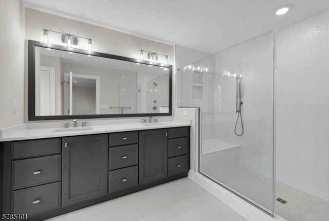 92 Cinnamon Dr, Upper Saddle River Boro, NJ 07458