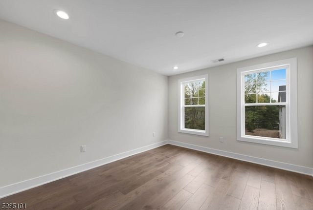 92 Cinnamon Dr, Upper Saddle River Boro, NJ 07458