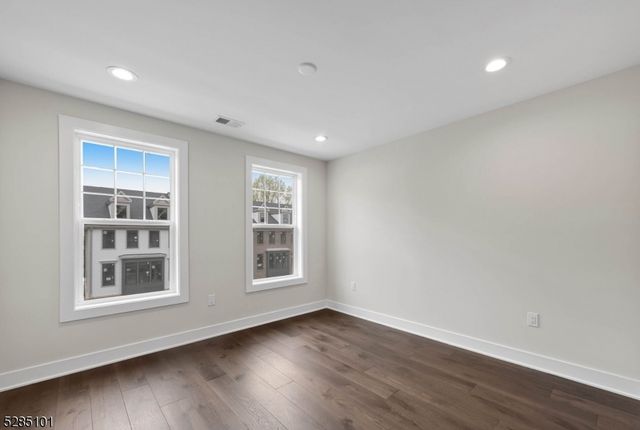 92 Cinnamon Dr, Upper Saddle River Boro, NJ 07458