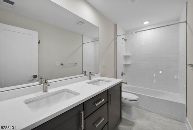 92 Cinnamon Dr, Upper Saddle River Boro, NJ 07458