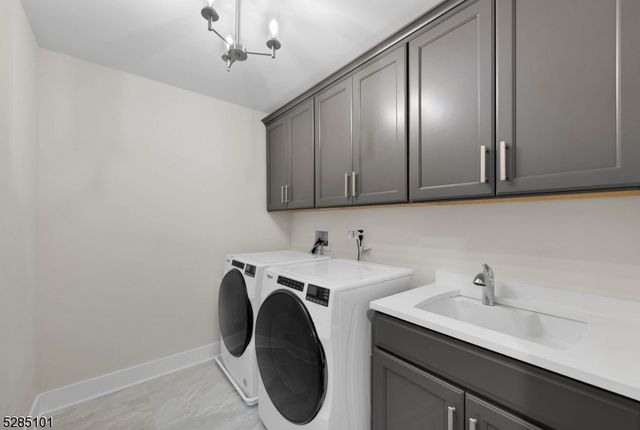 92 Cinnamon Dr, Upper Saddle River Boro, NJ 07458