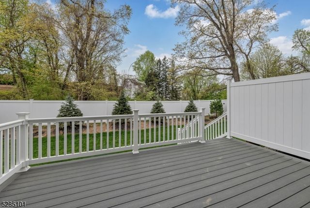 92 Cinnamon Dr, Upper Saddle River Boro, NJ 07458