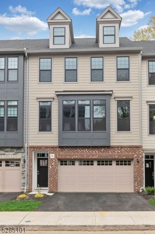 92 Cinnamon Dr, Upper Saddle River Boro, NJ 07458