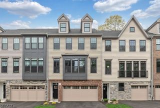 92 Cinnamon Dr, Upper Saddle River Boro, NJ 07458
