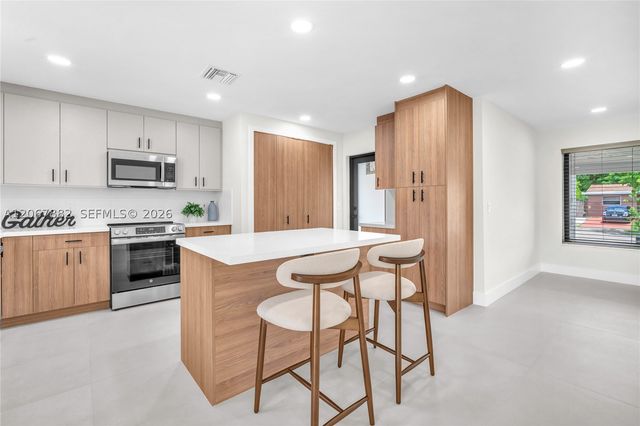 2840 SW 5th St, Fort Lauderdale, FL 33312