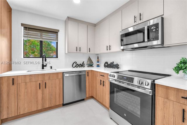 2840 SW 5th St, Fort Lauderdale, FL 33312