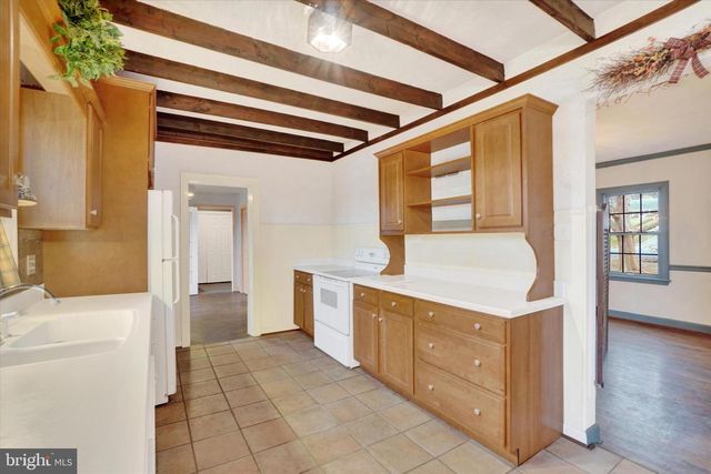 22 RIDGEWAY DR, York, PA 17404