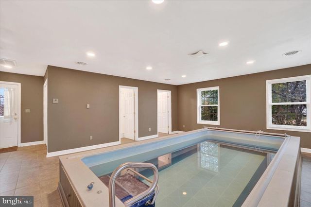 22 RIDGEWAY DR, York, PA 17404