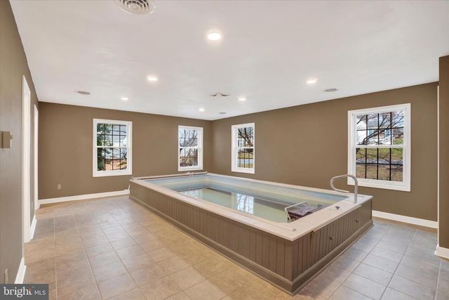 22 RIDGEWAY DR, York, PA 17404