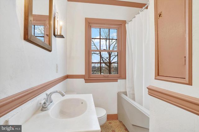 22 RIDGEWAY DR, York, PA 17404