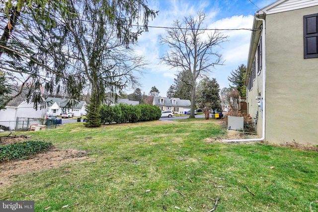 22 RIDGEWAY DR, York, PA 17404