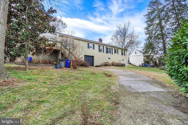 22 RIDGEWAY DR, York, PA 17404