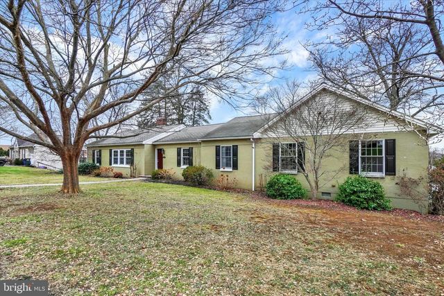 22 RIDGEWAY DR, York, PA 17404