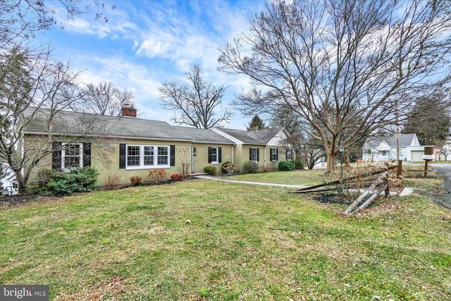 22 RIDGEWAY DR, York, PA 17404