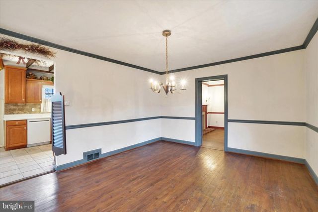 22 RIDGEWAY DR, York, PA 17404