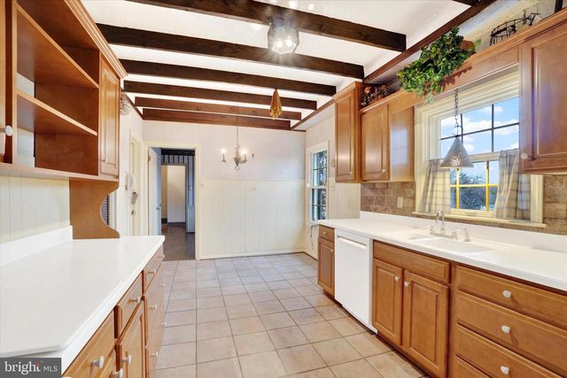 22 RIDGEWAY DR, York, PA 17404