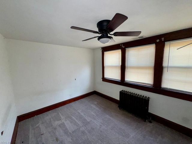 65 Harris RD, Portsmouth, VA 23702