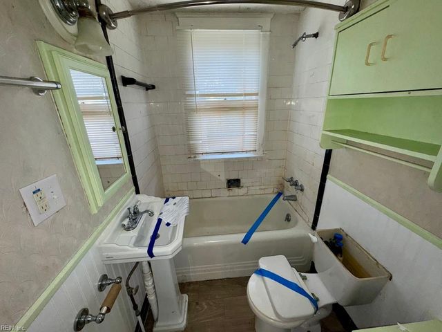 65 Harris RD, Portsmouth, VA 23702