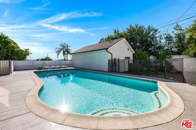 523 E Fairmount Road, Burbank, CA 91501