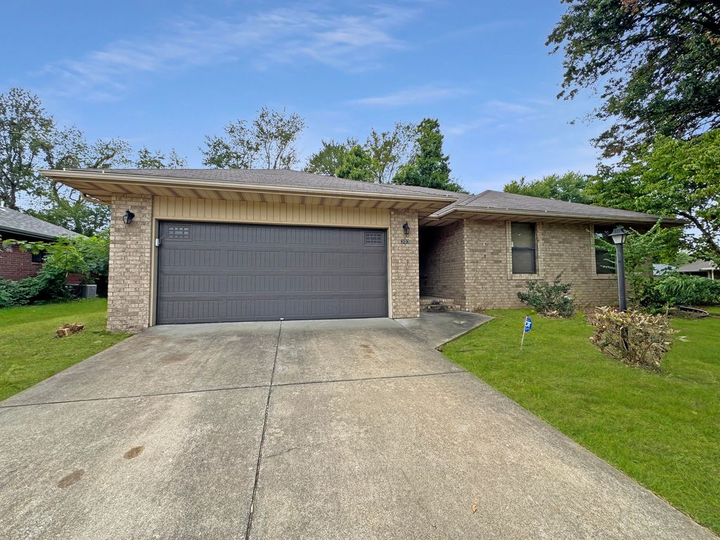 303 South Suburban Avenue, Springfield, MO 65802