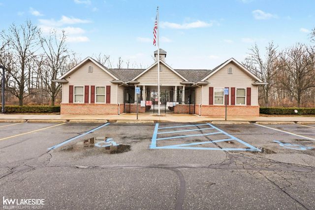 1593 Club House Court, Pontiac, MI 48340