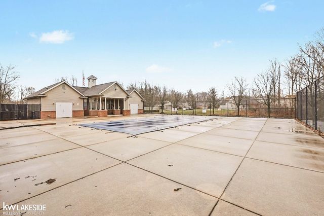 1593 Club House Court, Pontiac, MI 48340