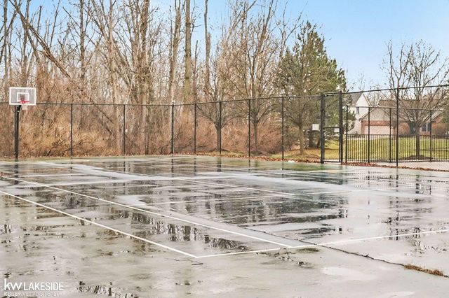 1593 Club House Court, Pontiac, MI 48340