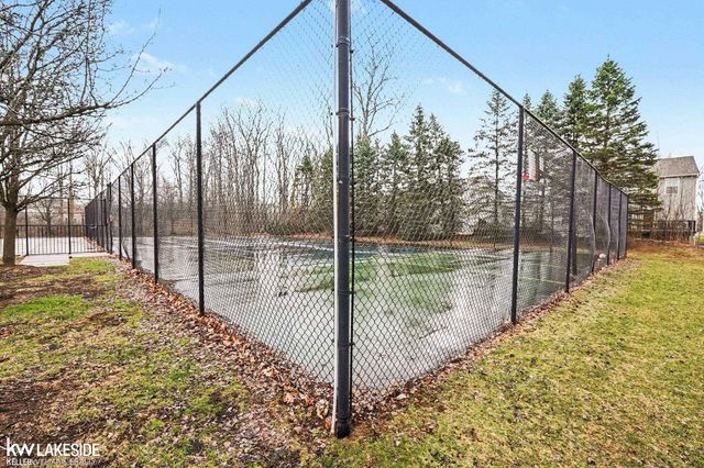 1593 Club House Court, Pontiac, MI 48340