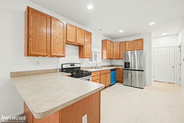 1593 Club House Court, Pontiac, MI 48340