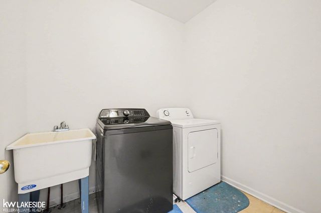 1593 Club House Court, Pontiac, MI 48340