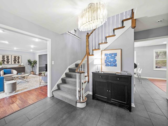 2409 The Strand, Northbrook, IL 60062