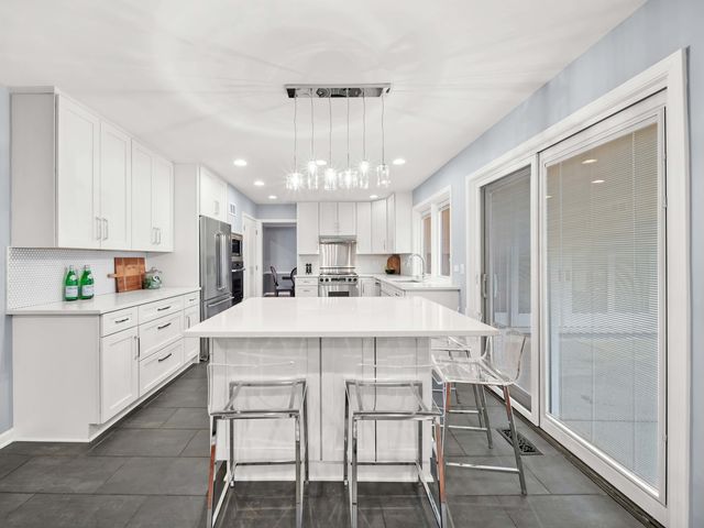 2409 The Strand, Northbrook, IL 60062