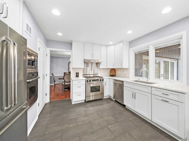 2409 The Strand, Northbrook, IL 60062