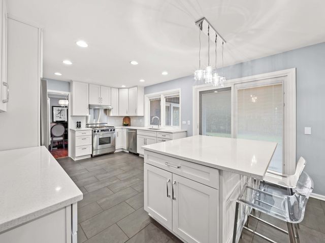 2409 The Strand, Northbrook, IL 60062