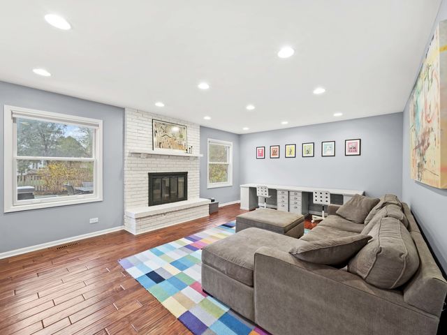 2409 The Strand, Northbrook, IL 60062