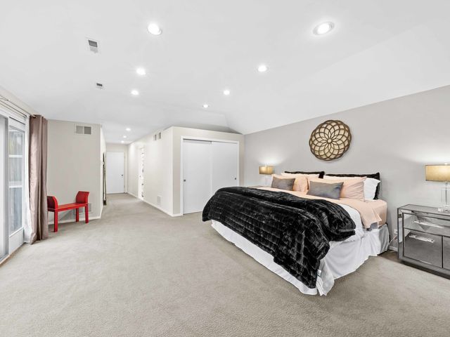 2409 The Strand, Northbrook, IL 60062