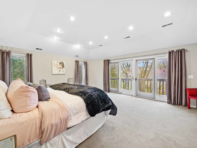 2409 The Strand, Northbrook, IL 60062