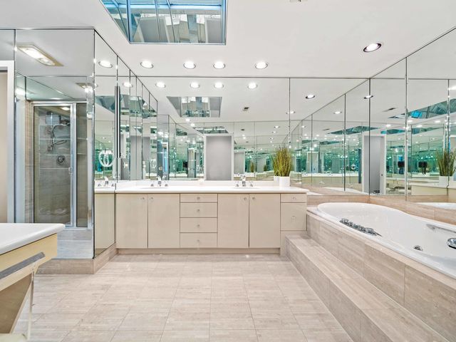 2409 The Strand, Northbrook, IL 60062