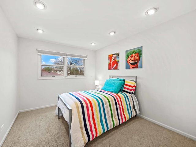 2409 The Strand, Northbrook, IL 60062