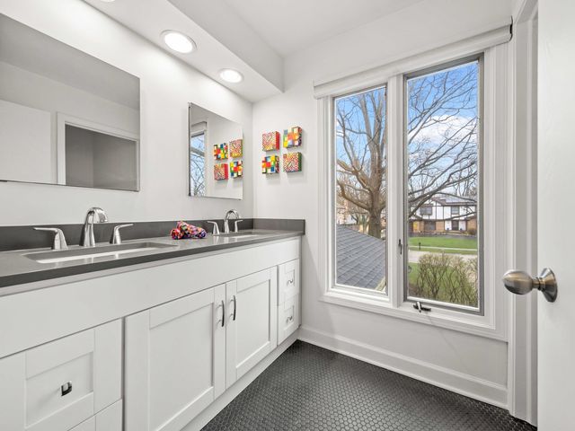 2409 The Strand, Northbrook, IL 60062