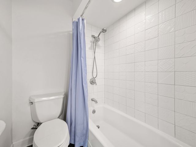 2409 The Strand, Northbrook, IL 60062