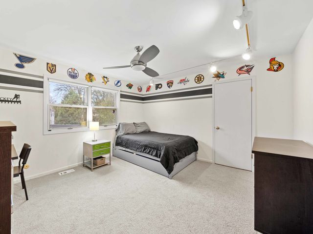 2409 The Strand, Northbrook, IL 60062