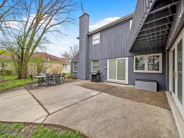 2409 The Strand, Northbrook, IL 60062