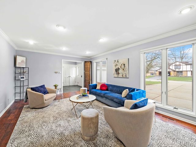 2409 The Strand, Northbrook, IL 60062