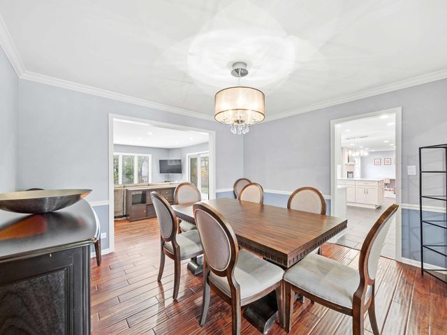 2409 The Strand, Northbrook, IL 60062