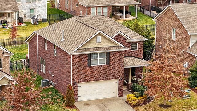 211 Hempstead Ct, Gallatin, TN 37066