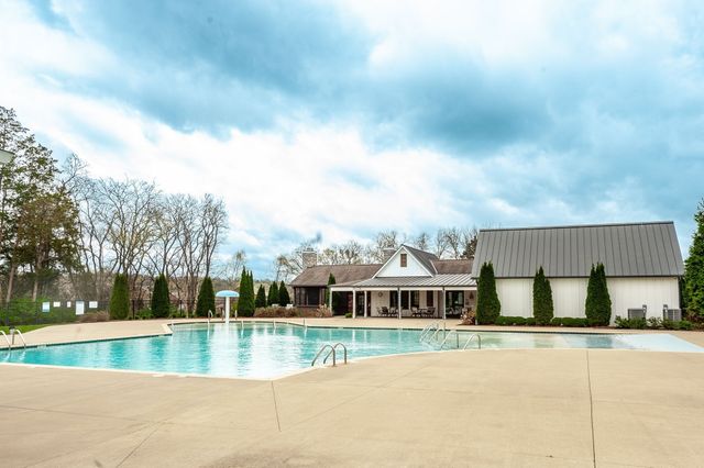 211 Hempstead Ct, Gallatin, TN 37066