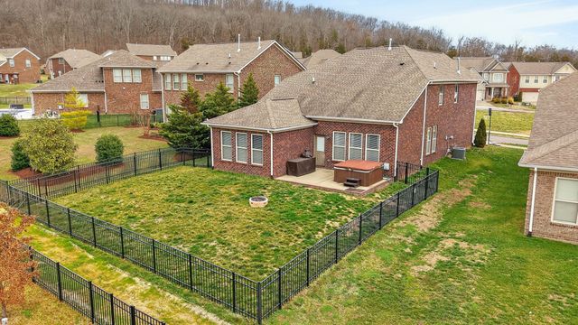211 Hempstead Ct, Gallatin, TN 37066