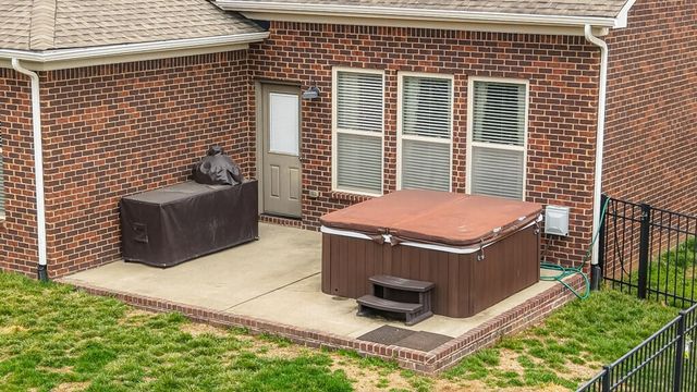 211 Hempstead Ct, Gallatin, TN 37066